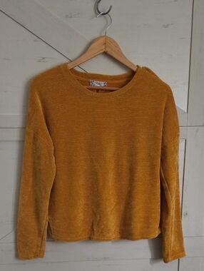 Cute! Comfy! Soft! Pink Rose Brand Shirt In Mustard Yellow. Great Piece.